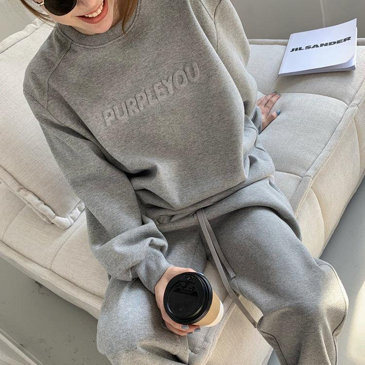 Damen Urbanes Lounge-Outfit mit oversized Sweatshirt und lässigen Jogginghosen Drune