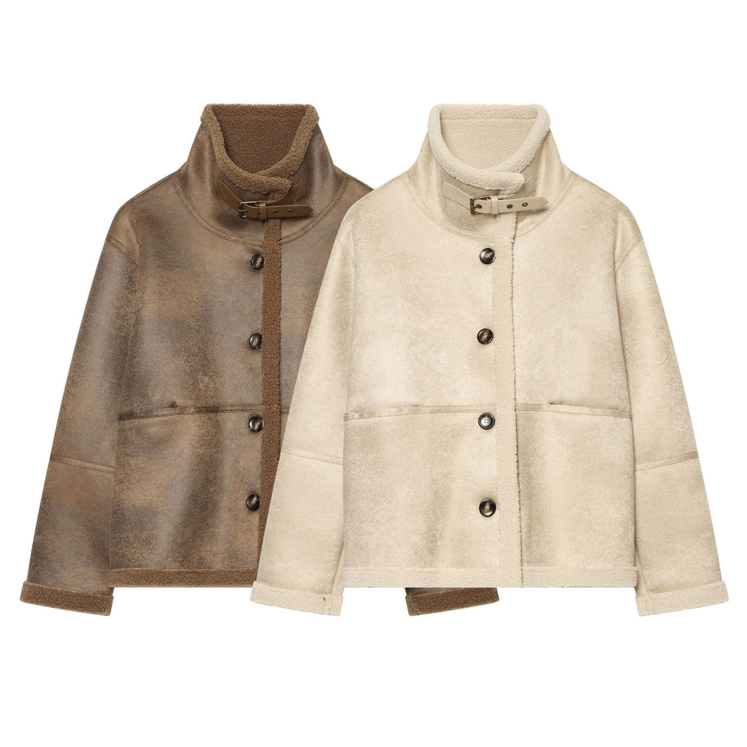 Damen Kurzjacke im Lammfell‑Look mit hoher Stehkragen‑Schnalle und aufgesetzten Taschen Drune