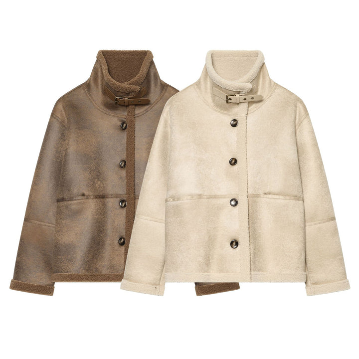 Damen Kurzjacke im Lammfell‑Look mit hoher Stehkragen‑Schnalle und aufgesetzten Taschen Drune