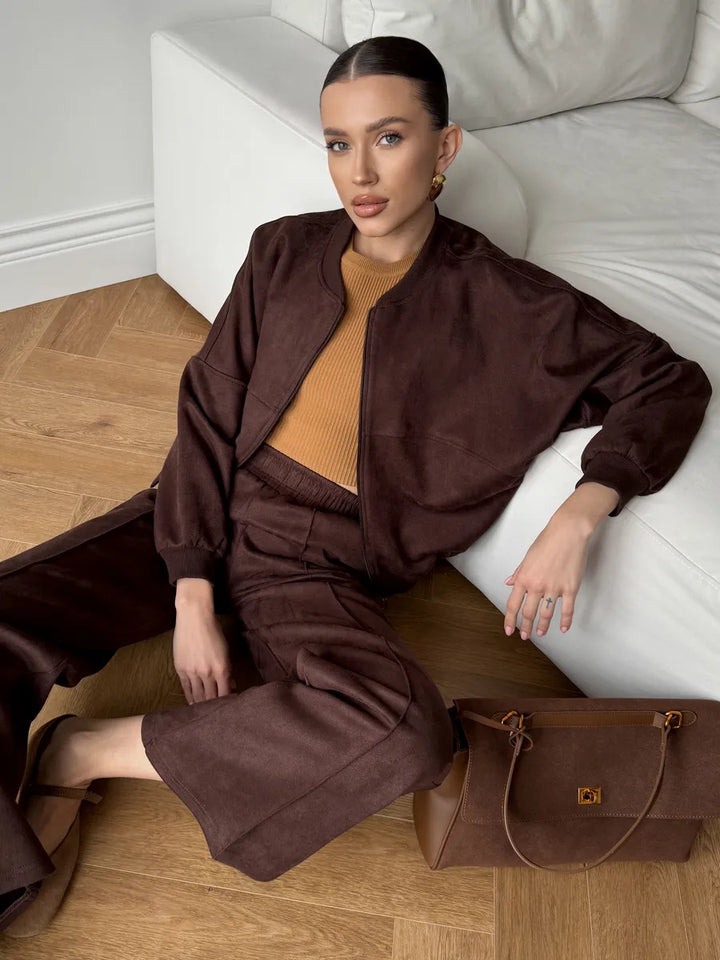 Damen urbaner Sportanzug mit cropped Jacke und bequemen, weiten Hosen Drune
