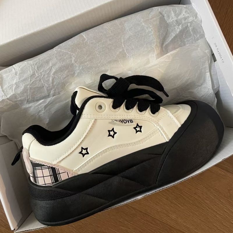 Damen Hochfront Sneaker mit trendigem Plateau und Sternen-Applikationen Drune
