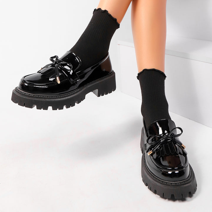Damen Loafer in Lacklederoptik mit massiver Profilsohle und Zierschleife Drune