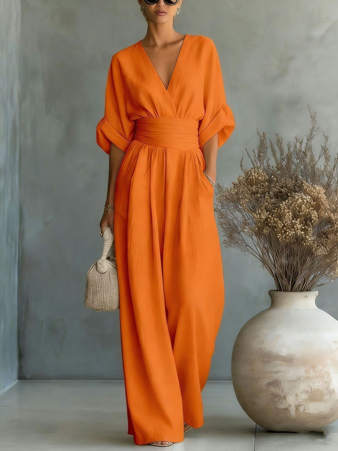Drune | Eleganter Ärmelloser Jumpsuit mit Tiefem V-Ausschnitt, Taillenbund und Weitem Bein