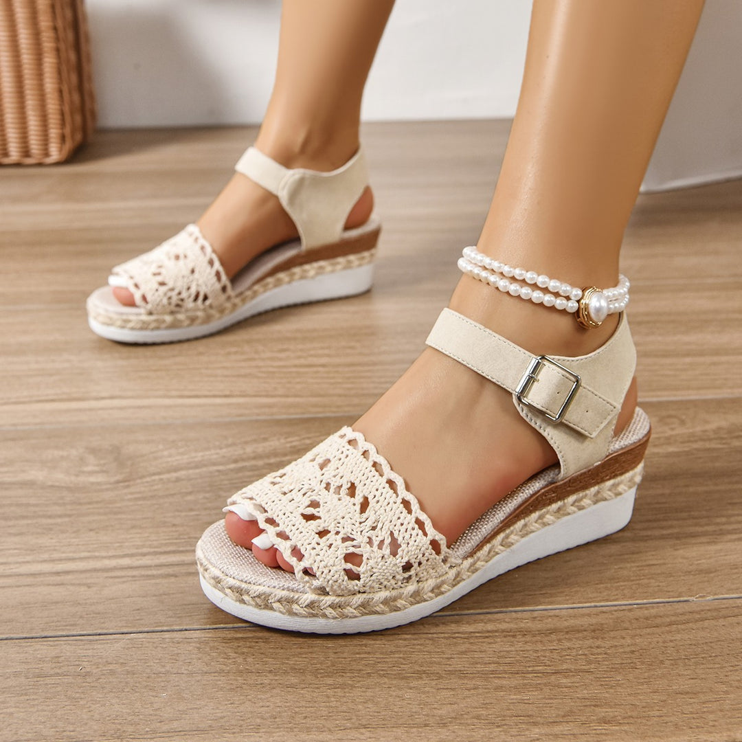 Damen  bestickte Espadrille-Pantoletten mit verstellbarem Knöchelriemen, floraler Häkel-Optik und geflochtenem Jute-Plateau Drune