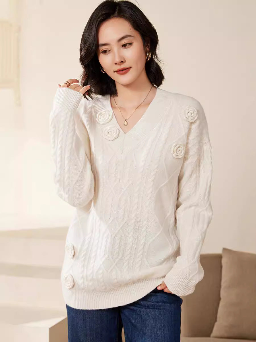 Damen Zopfmuster-V-Pullover mit dreidimensionalen Blumenapplikationen aus weichem Wollmix Drune
