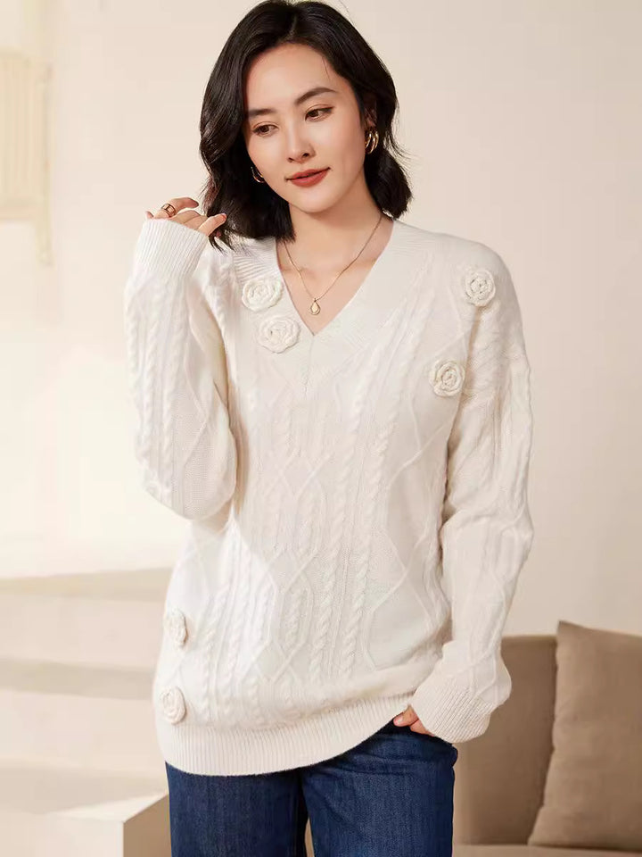 Damen Zopfmuster-V-Pullover mit dreidimensionalen Blumenapplikationen aus weichem Wollmix Drune