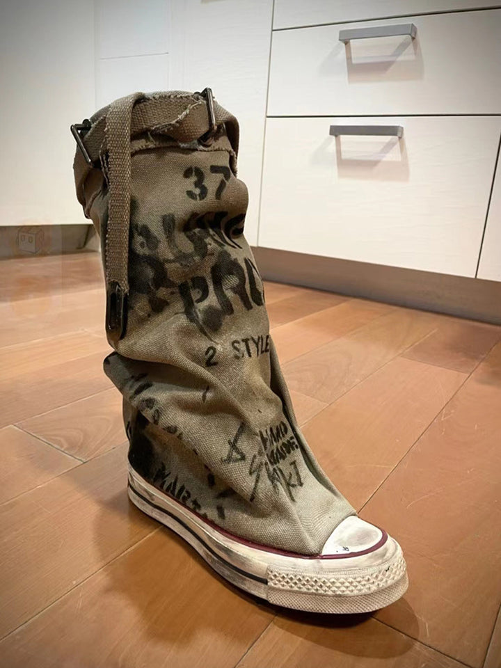 Damen Slouchy Canvas-High-Top Sneaker-Stiefel mit Gurt und Graffiti-Print Drune