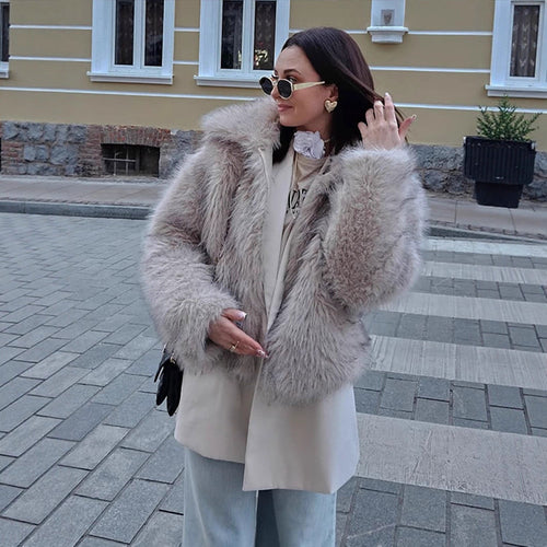 Damen Kurze Boxy‑Jacke aus hochflorigem Kunstpelz mit hohem Schalkragen Drune