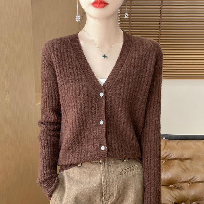 Damen Kurzgeschnittener Feinstrick-Cardigan mit V‑Ausschnitt, feiner Rippenstruktur und Perlmuttknöpfen Drune