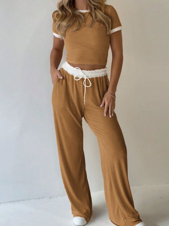 Damen lässiges zwei-teiliges Freizeit-Set mit cropped T-Shirt und weiten Hose Drune