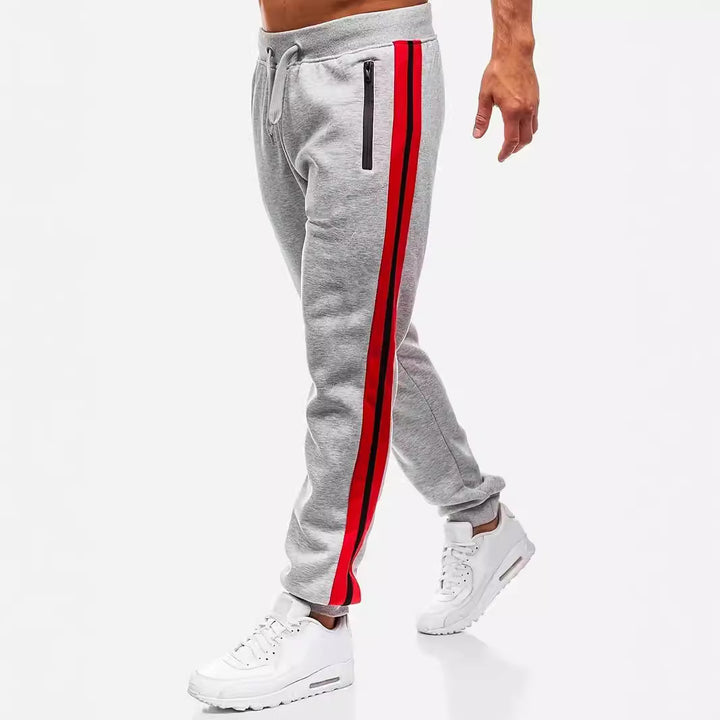 Herren nan schmal zulaufende Fleece-Jogginghose mit zweifarbiger Seitenpaspel und wasserabweisenden Reißverschlusstaschen Drune
