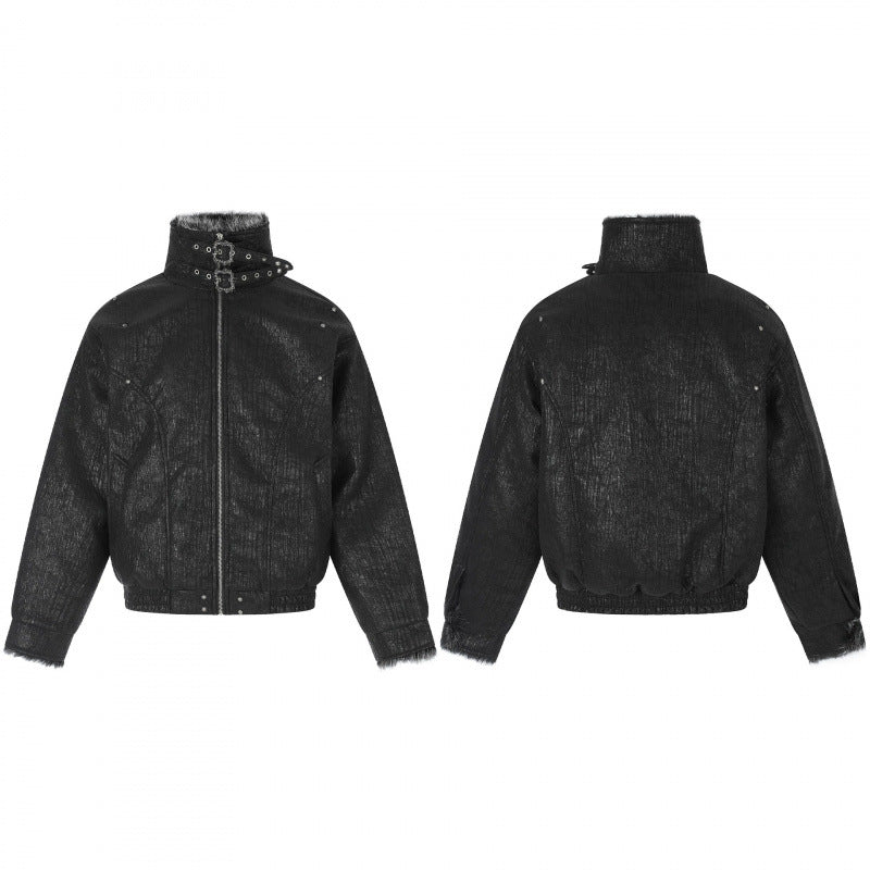 Herren Kurze Biker-inspirierte Kunstleder-Bomberjacke mit Nieten, doppeltem Schnallenkragen und Teddyfutter Drune