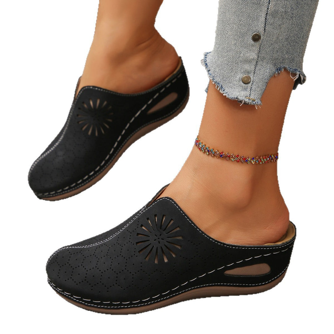 Damen Bequeme Perforierte Slipper-Mules mit Blumenstanzung und gepolstertem Fußbett Drune