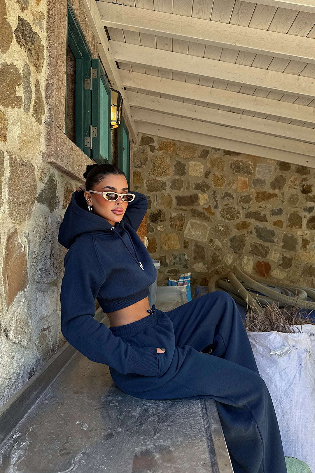 Damen cropped Hoodie und weite Jogginghose im lässigen Design Drune