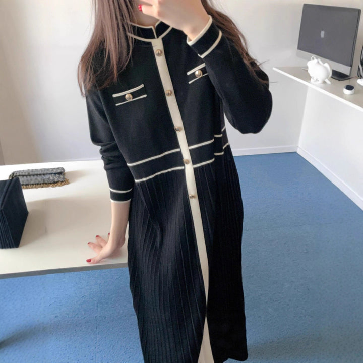 Damen Elegantes Longstrickkleid mit Kontrastpaspel, dekorativer Knopfleiste und plissiertem Rock Drune