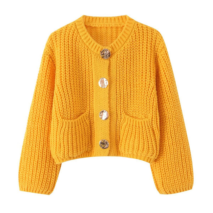 Damen Grobgestrickte Kurzstrickjacke mit großen Zierknöpfen und aufgesetzten Taschen Drune