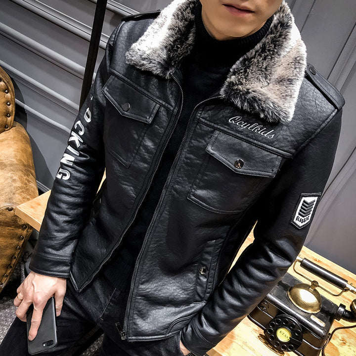 Herren Biker-Lederjacke mit Kunstfellkragen und militärischen Abzeichen Drune
