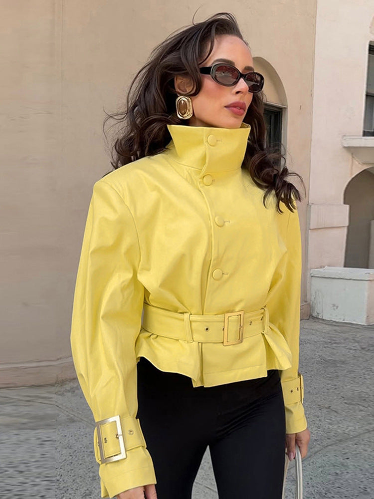 Damen Kurzjacke mit Taillengürtel, hoher Stehkragen und dekorativen Manschetten Drune