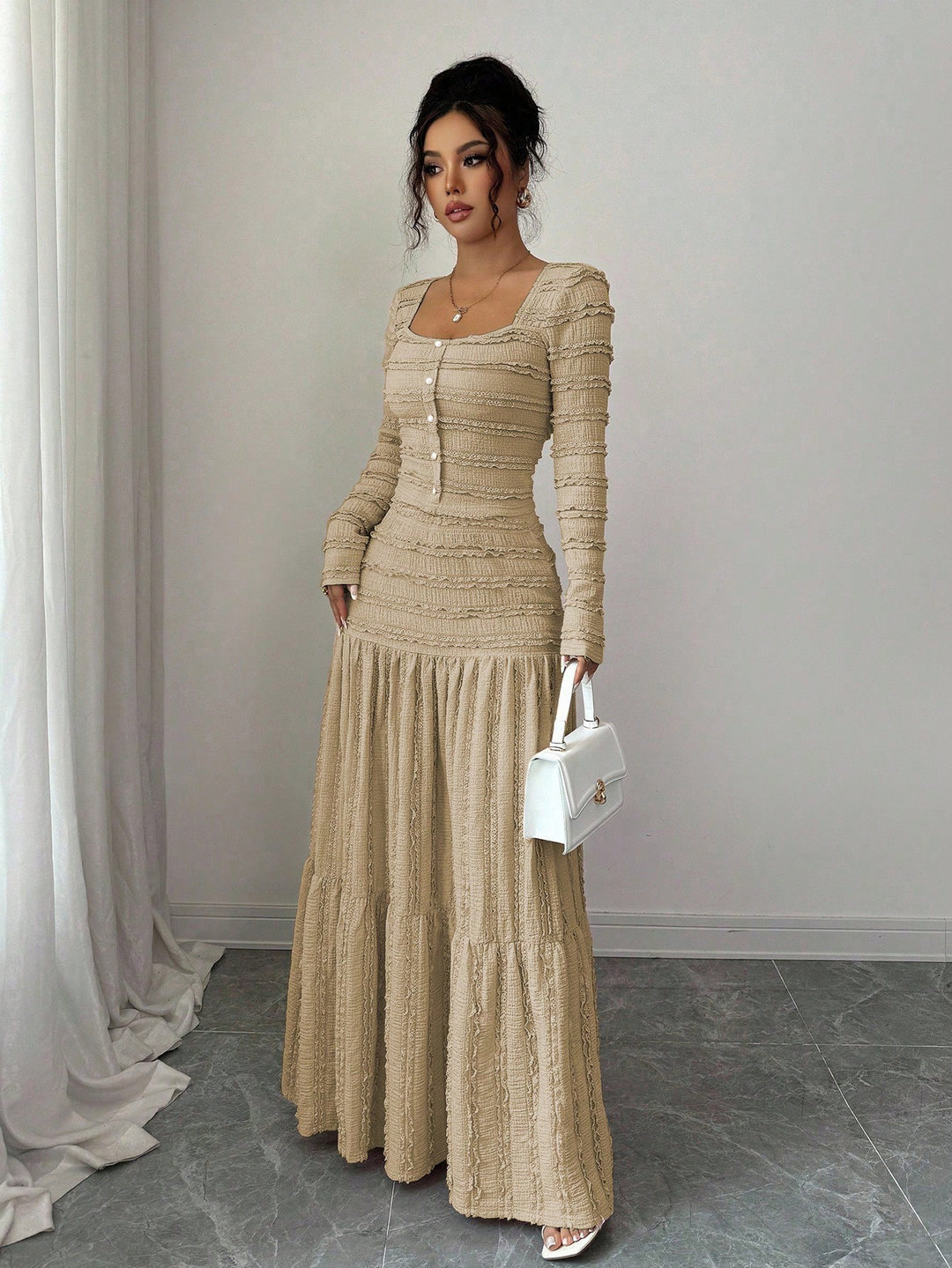 Damen Figurbetontes strukturiertes Maxikleid mit quadratischem Ausschnitt und Knopfleiste Drune