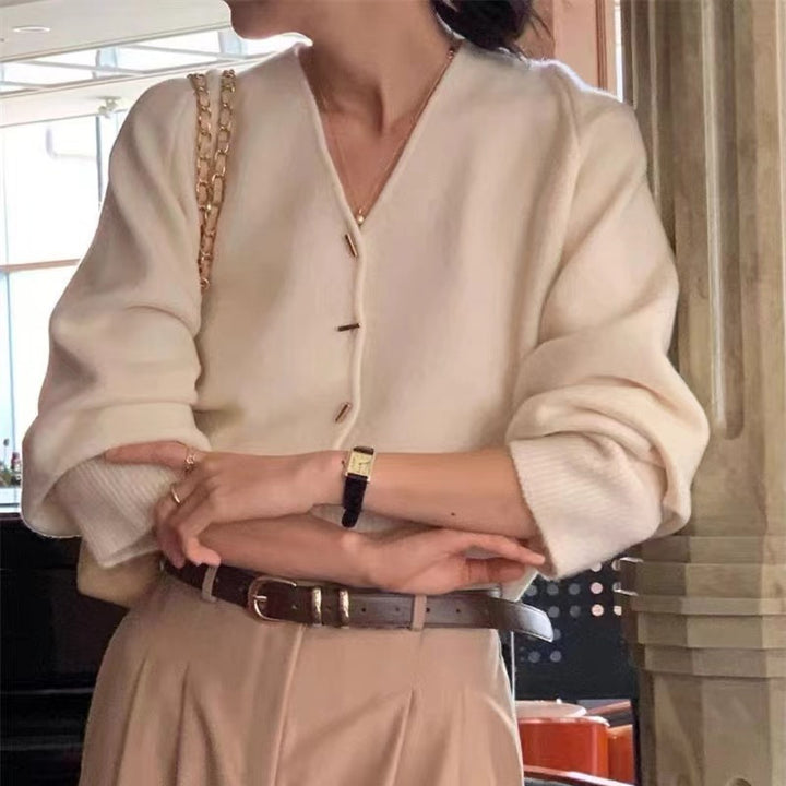 Damen Strickjacke mit tiefem V-Ausschnitt und eleganten Knöpfen Drune