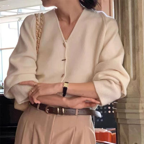 Damen Strickjacke mit tiefem V-Ausschnitt und eleganten Knöpfen Drune