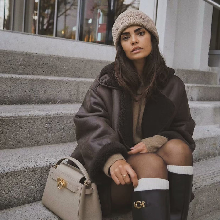 Damen Kurze Lammfelloptik Fliegerjacke mit Teddyfutter und Knopfleiste Drune
