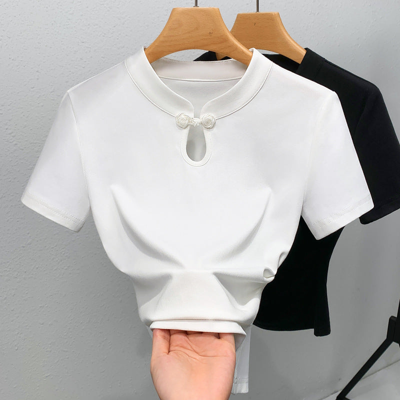Damen Kurzarmbluse mit elegantem Rundhalsausschnitt und floralen Knopfdetail Drune