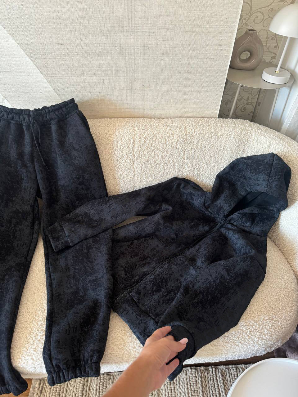 Damen sportlicher Jogginganzug mit hohem Kragen und seitlichen Reißverschlüssen Drune