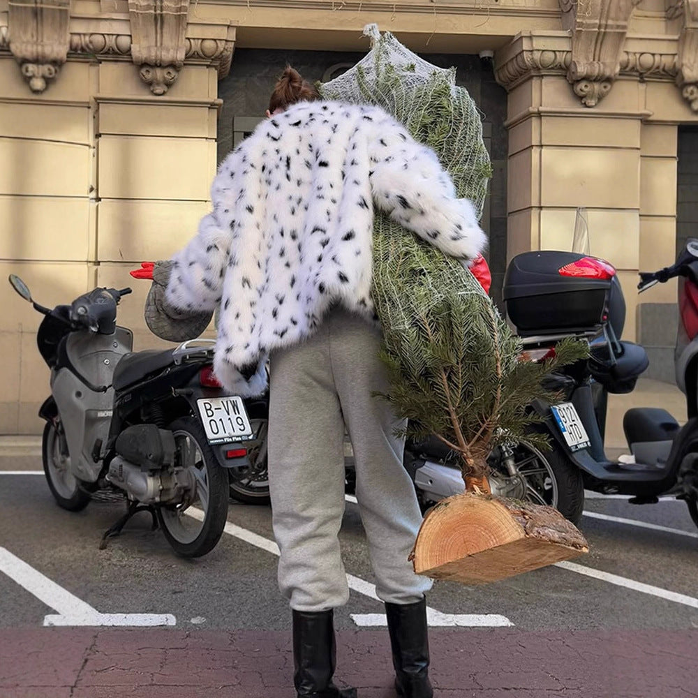 Damen Kurz geschnittener kuscheliger Kunstpelz-Blouson mit Dalmatineroptik und verdeckter Druckknopfleiste Drune