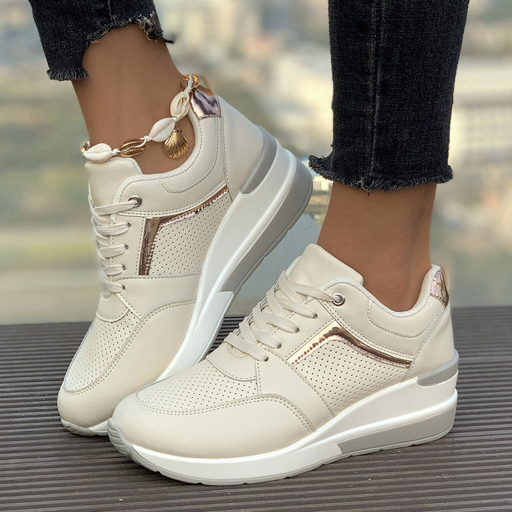 Damen Keilabsatz-Sneaker mit perforierten Einsätzen und Metallic-Details Drune