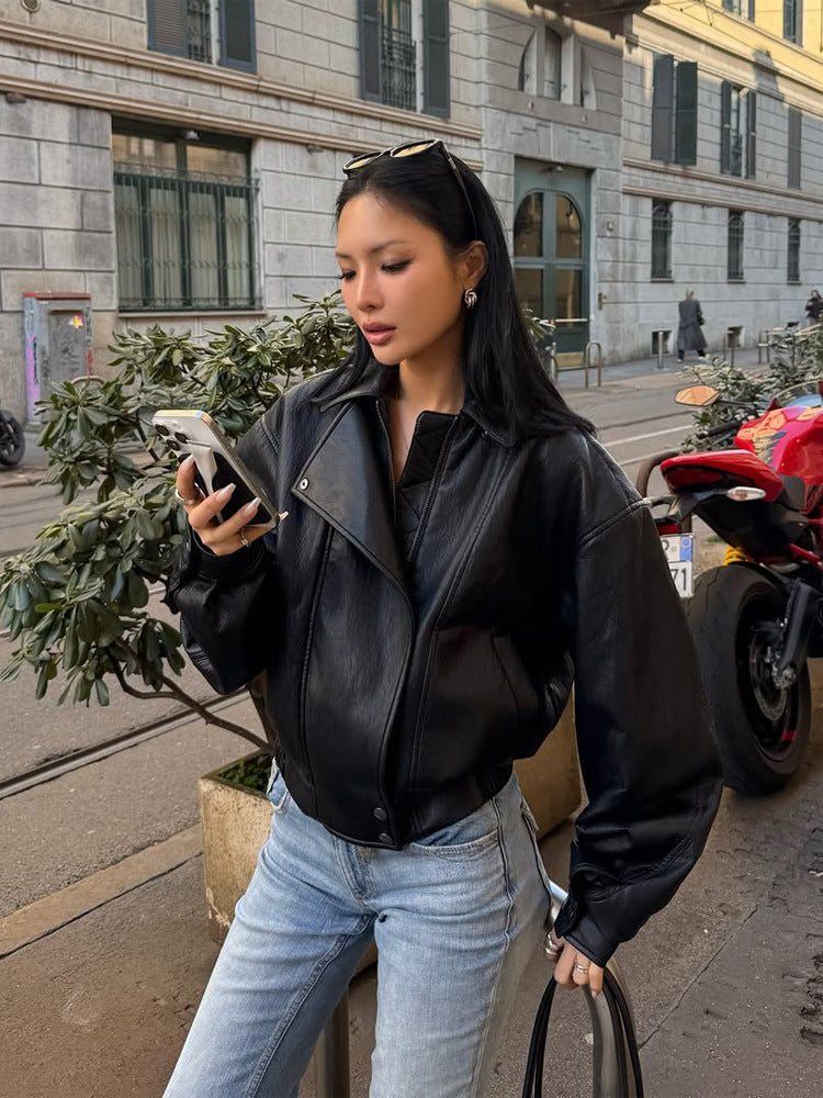 Damen Taillierter Boxy-Bomber aus softem Veganleder mit markantem Revers und Raglanärmeln Drune