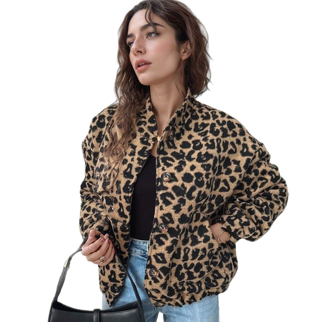 Damen Kurzjacke im Leopardenprint mit Stehkragen, Knopfleiste und elastischem Saum Drune