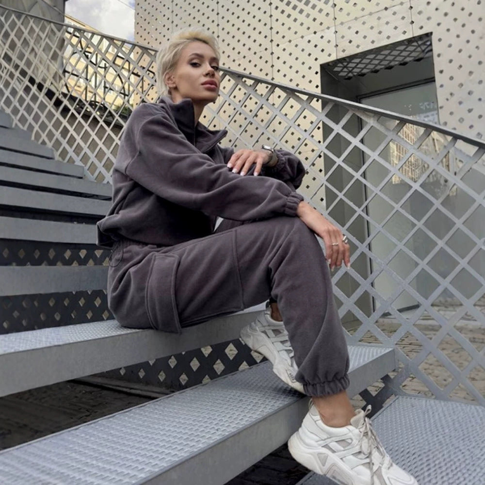 Damen sportlich-elegantes Lounge-Set aus schwerem Baumwollfleece mit Stehkragen, Kängurutasche und Cargo-Beintasche Drune