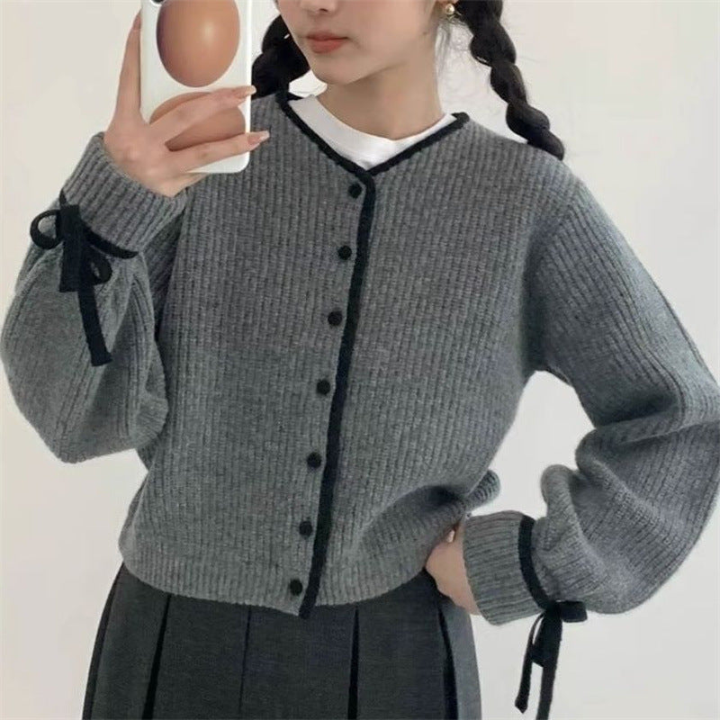 Damen Strickjacke mit kontrastierenden Ärmelabschlüssen und Knopfleiste Drune