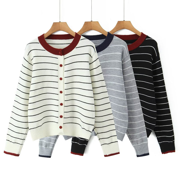 Damen gestreifte Strickjacke mit modernem Rundhalsausschnitt und Knopfdetails Drune