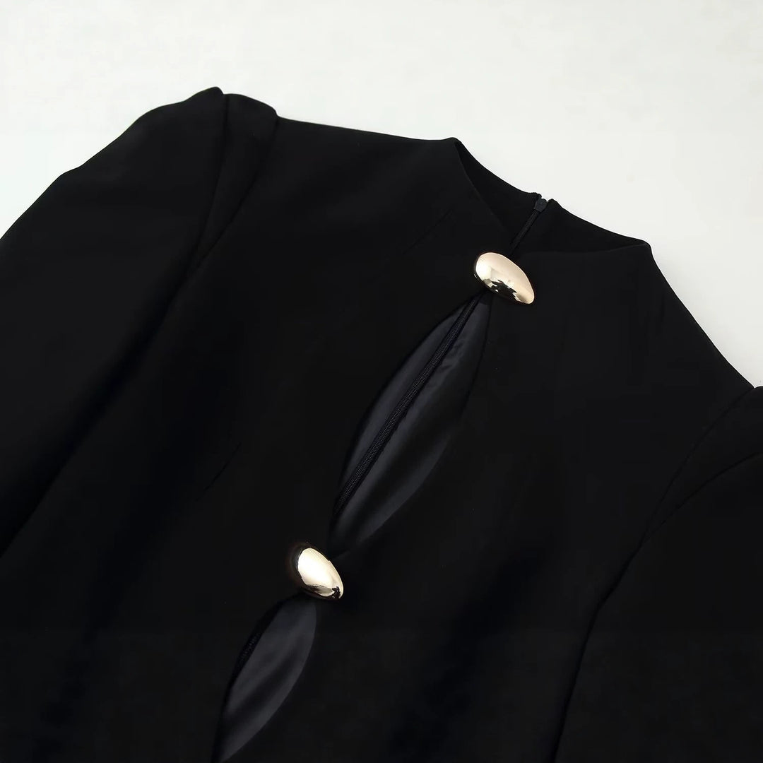 Damen Kurzes Etuikleid mit Cut-Out, betonter Schulterpartie und Zierknöpfen Drune