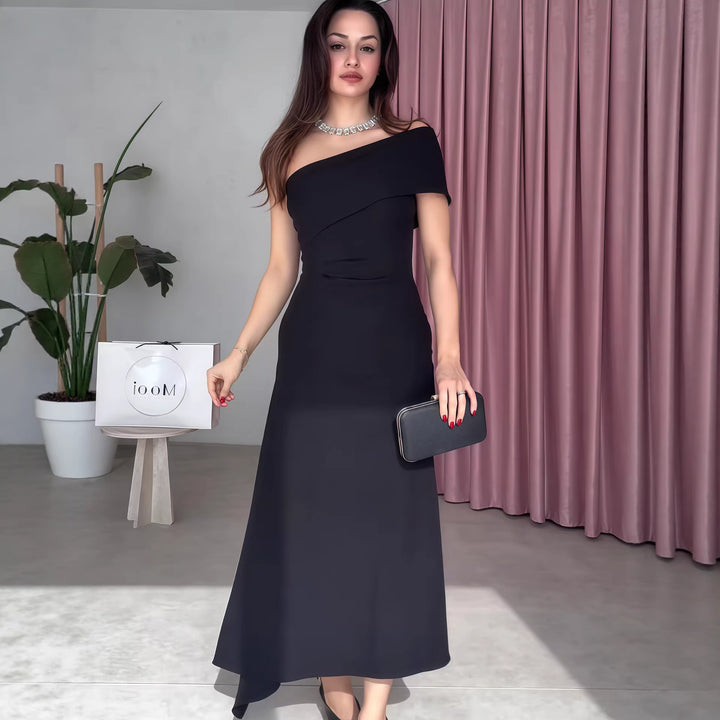Damen Elegantes Maxikleid mit asymmetrischem Ausschnitt und raffiniertem Träger Drune