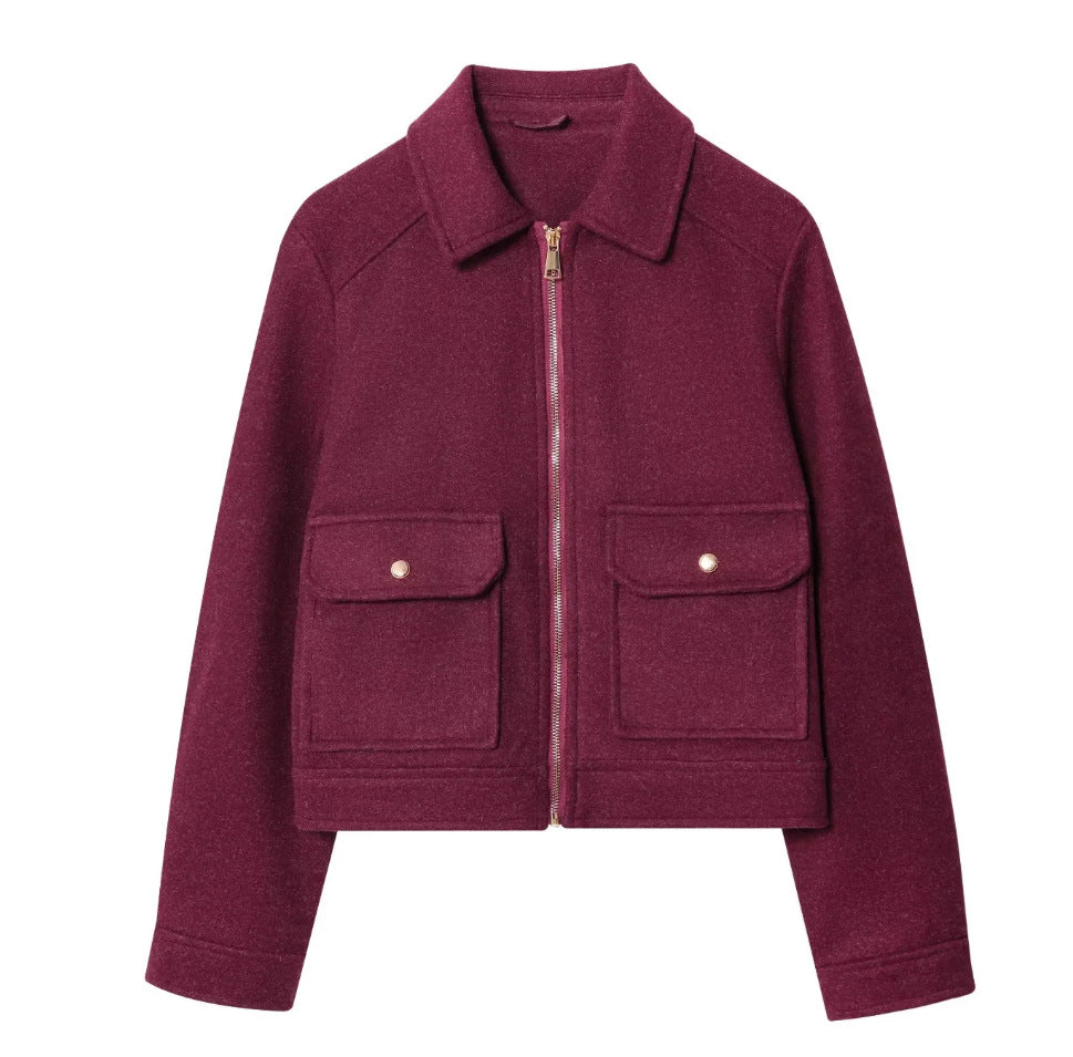Damen 40+ kurze Woll‑Blousonjacke mit goldfarbenem Reißverschluss und aufgesetzten Pattentaschen Drune