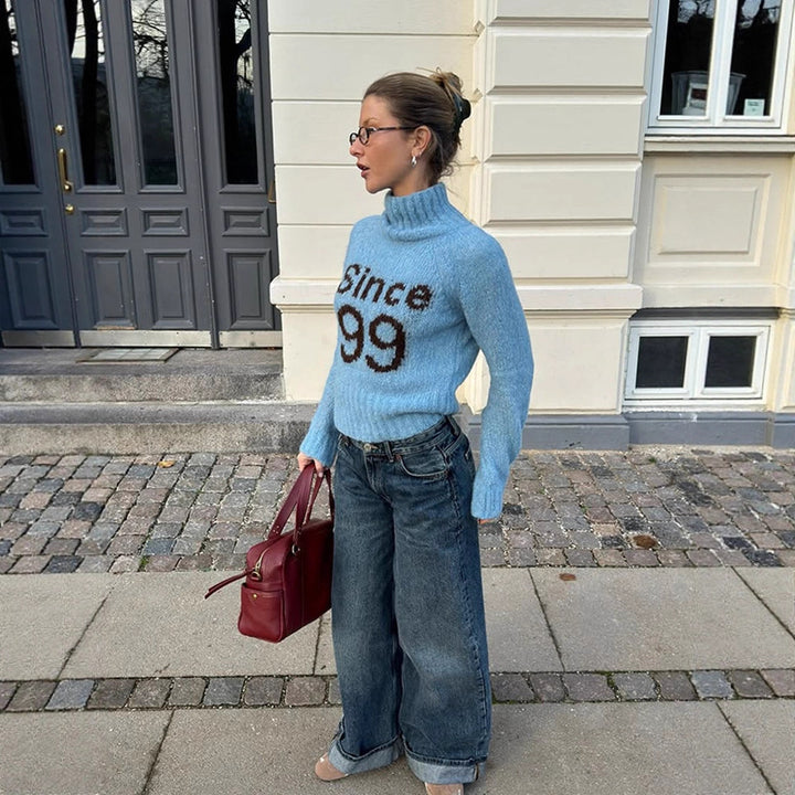 Damen Oversized Strickpullover mit hohem Kragen und einzigartigem Schriftzug Drune