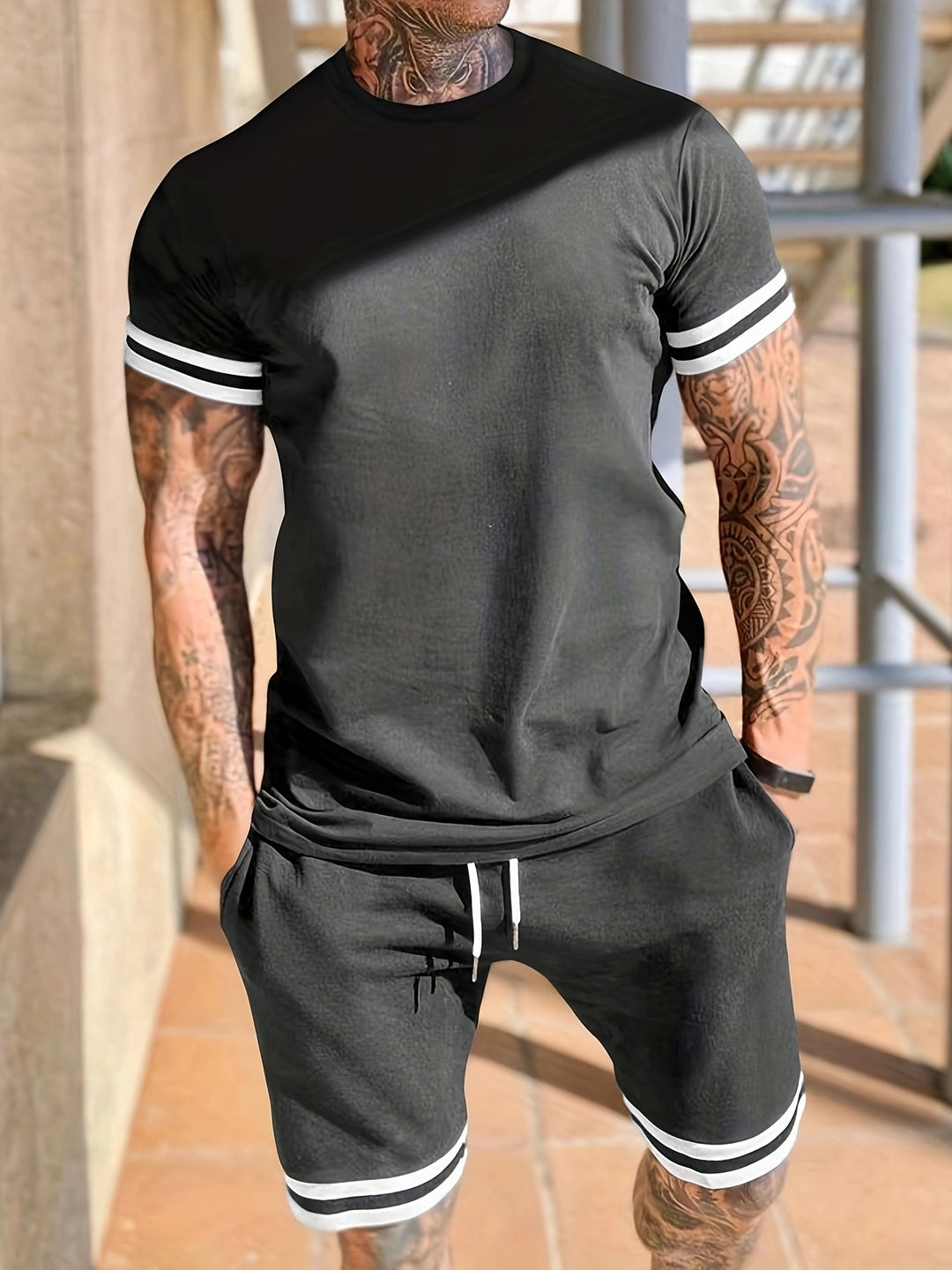 Herren nan sportliches Lounge-Set aus hochwertiger Baumwollmischung mit körpernahem Kurzarmshirt und Kordel-Shorts mit kontrastierenden Bündchen Drune