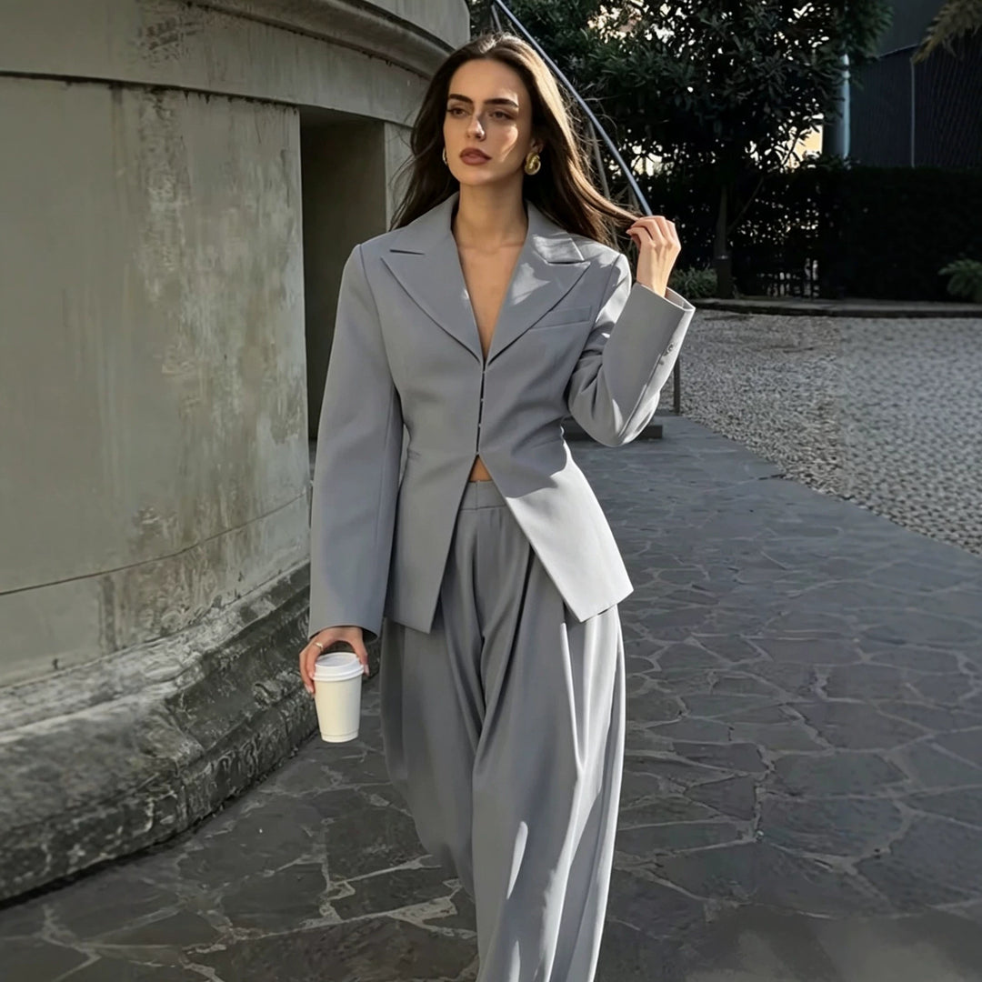 Damen Oversize Zweiteiler: Boxy Blazer und weite Bundfaltenhose Drune