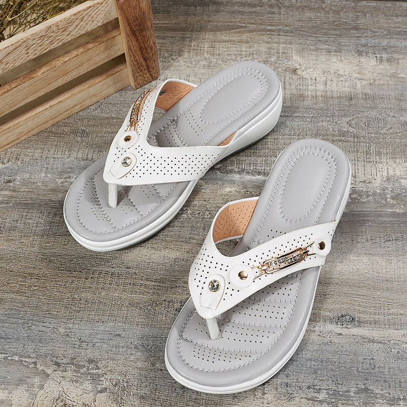 Damen Komfortable Fußbett-Zehentrenner-Sandalen mit modischen Applikationen Drune