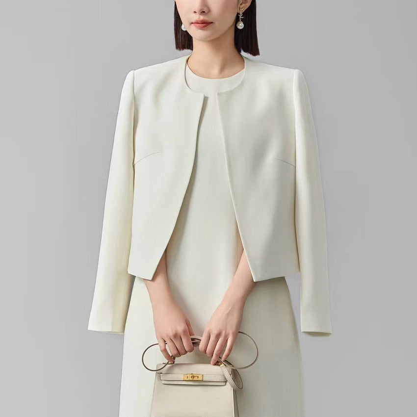 Damen Kragenloser Kurzblazer mit verdeckter Frontblende und leicht taillierter Silhouette Drune