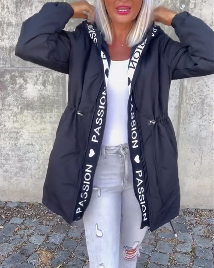 Damen nan Kapuzenparka mit Tunnelzugtaillierung und Logoband-Reißverschluss Drune