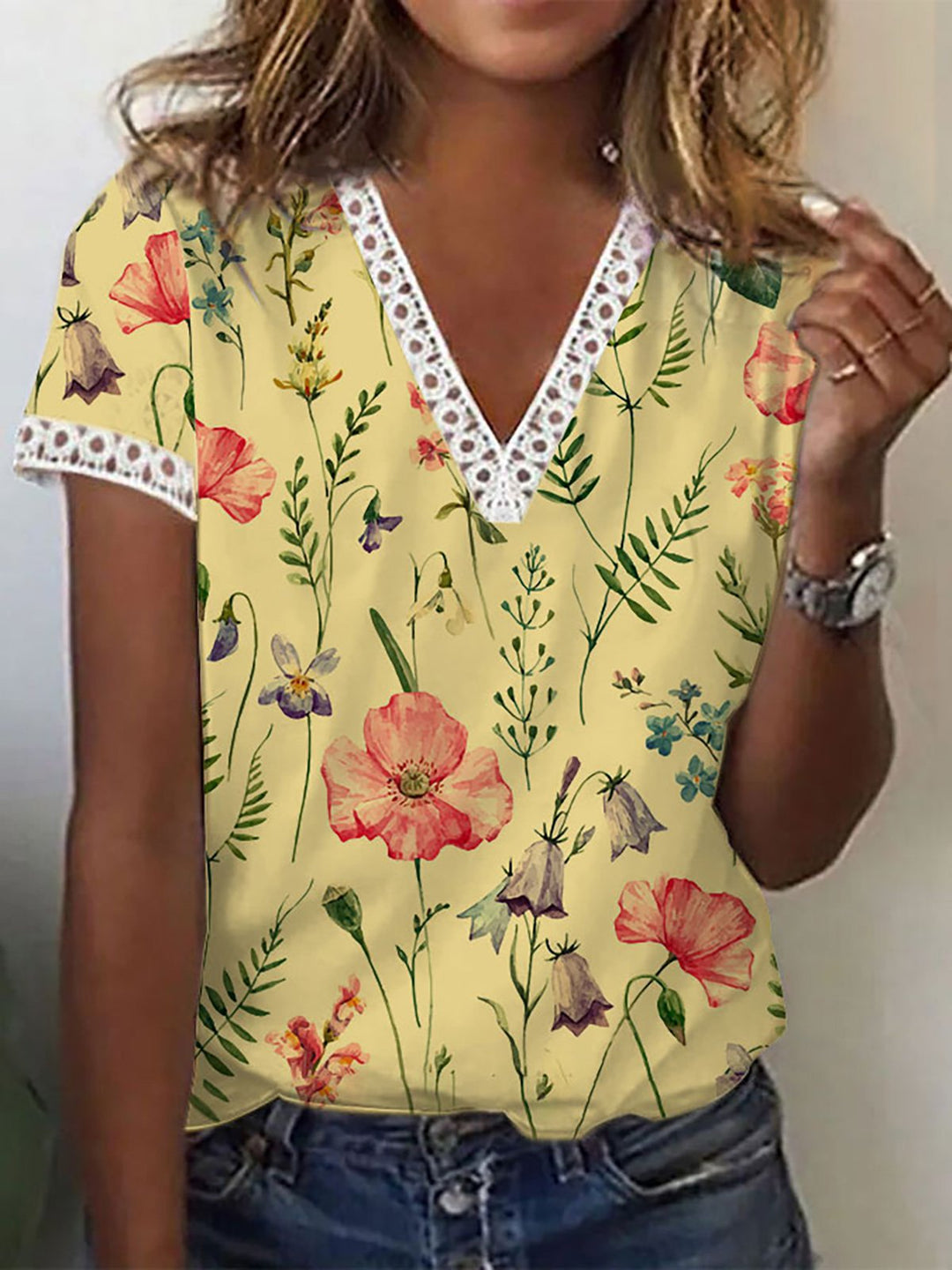 Drune | Elegantes T-Shirt mit Kurzen Ärmeln und V-Ausschnitt Print für Damen