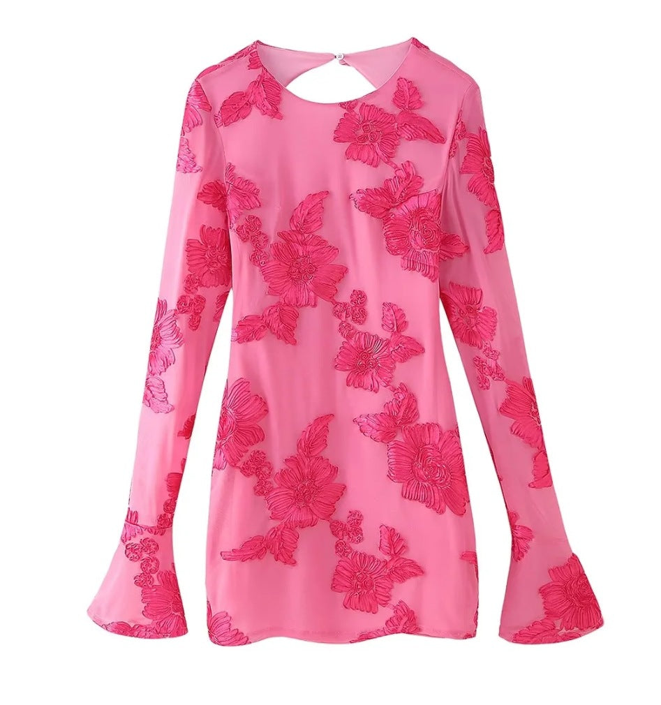 Damen 300+ Chiffonbluse mit floraler 3D Stickerei, Keyhole Rücken und ausgestellten Manschetten Drune