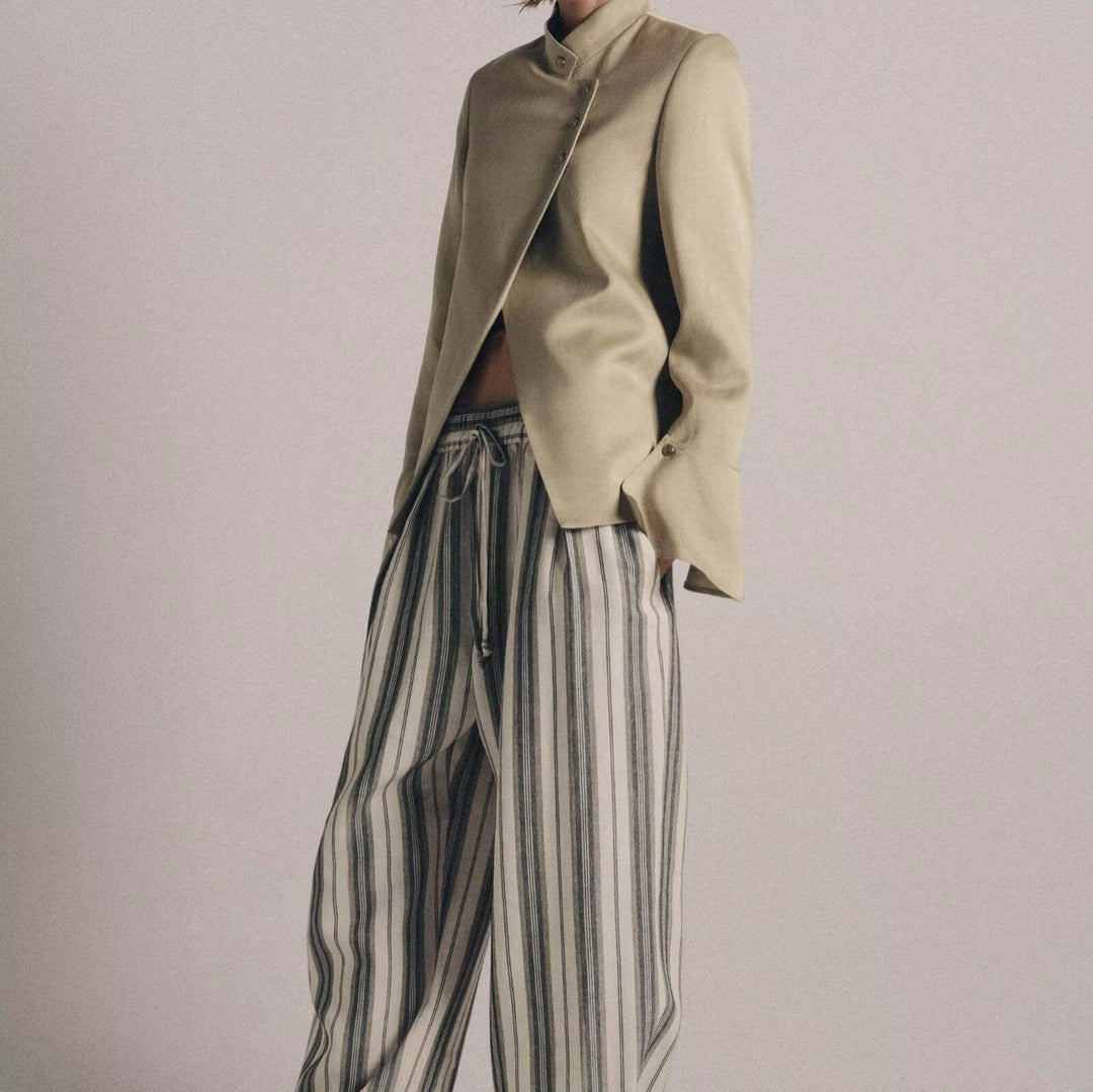 Damen Elegantes Cape-Kurzmantel mit Stehkragen, asymmetrischem Überschlag und Ärmelklappen Drune