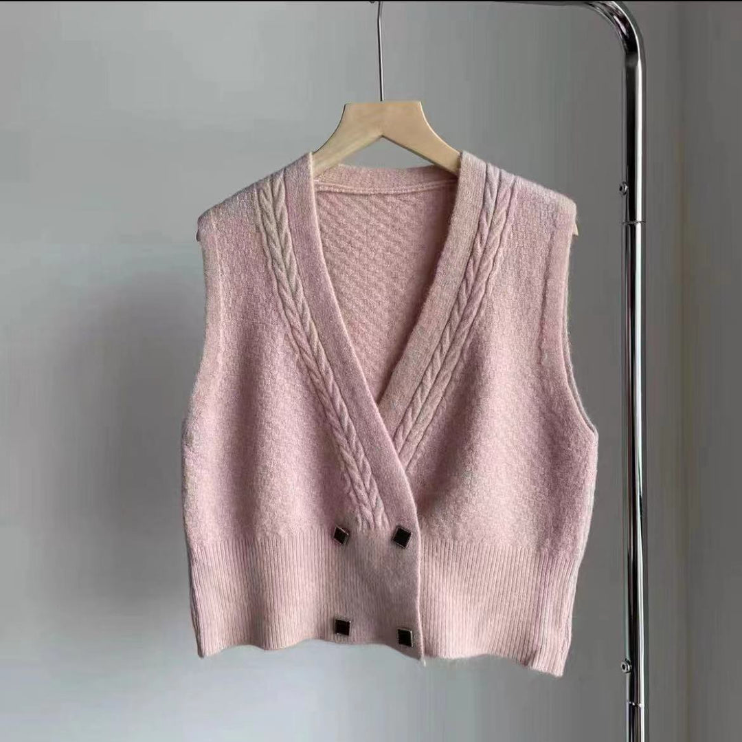 Damen Strickweste mit modernem Zopfmuster und eleganten Knopfdetails Drune