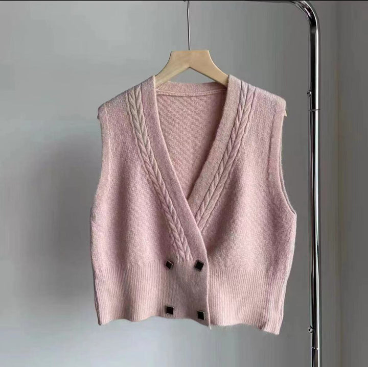 Damen Strickweste mit modernem Zopfmuster und eleganten Knopfdetails Drune