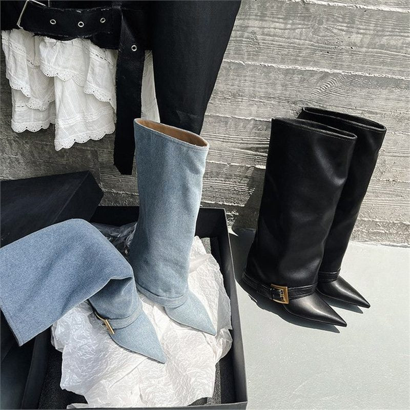 Damen Schafthohe Slouch‑Stiefel mit spitzer Zehenform, schmalem Absatz und Zierschnallenmanschette Drune